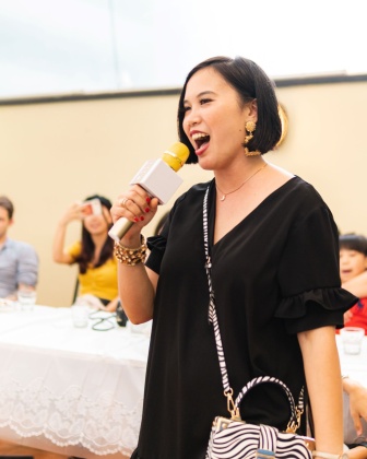 suzanne  speaking in to a yellow mic
